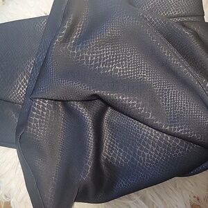 HUE Snakeskin Leggings